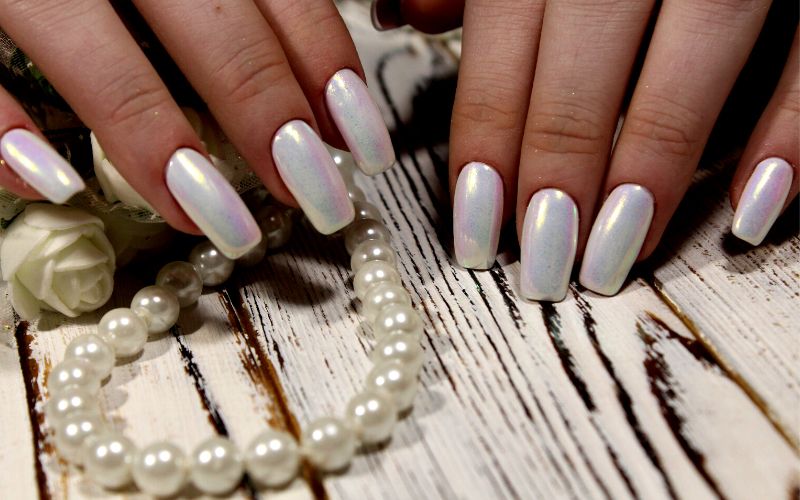 nails with white polish