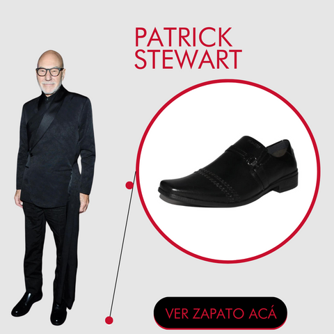 Patrick Stewart con zapatos formales para oficina