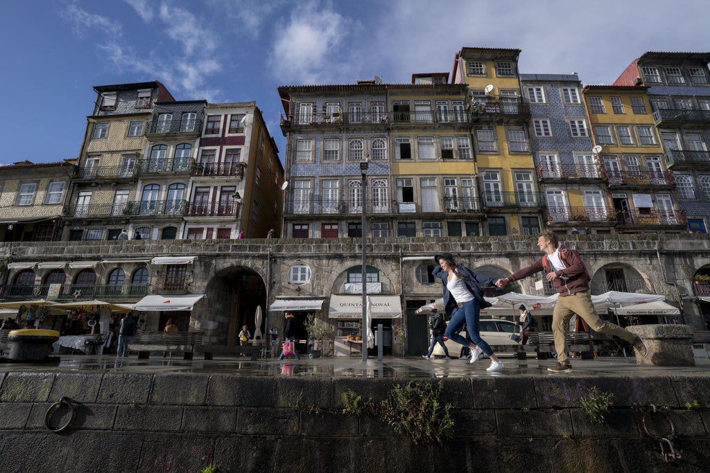 People walking in the morning in the city