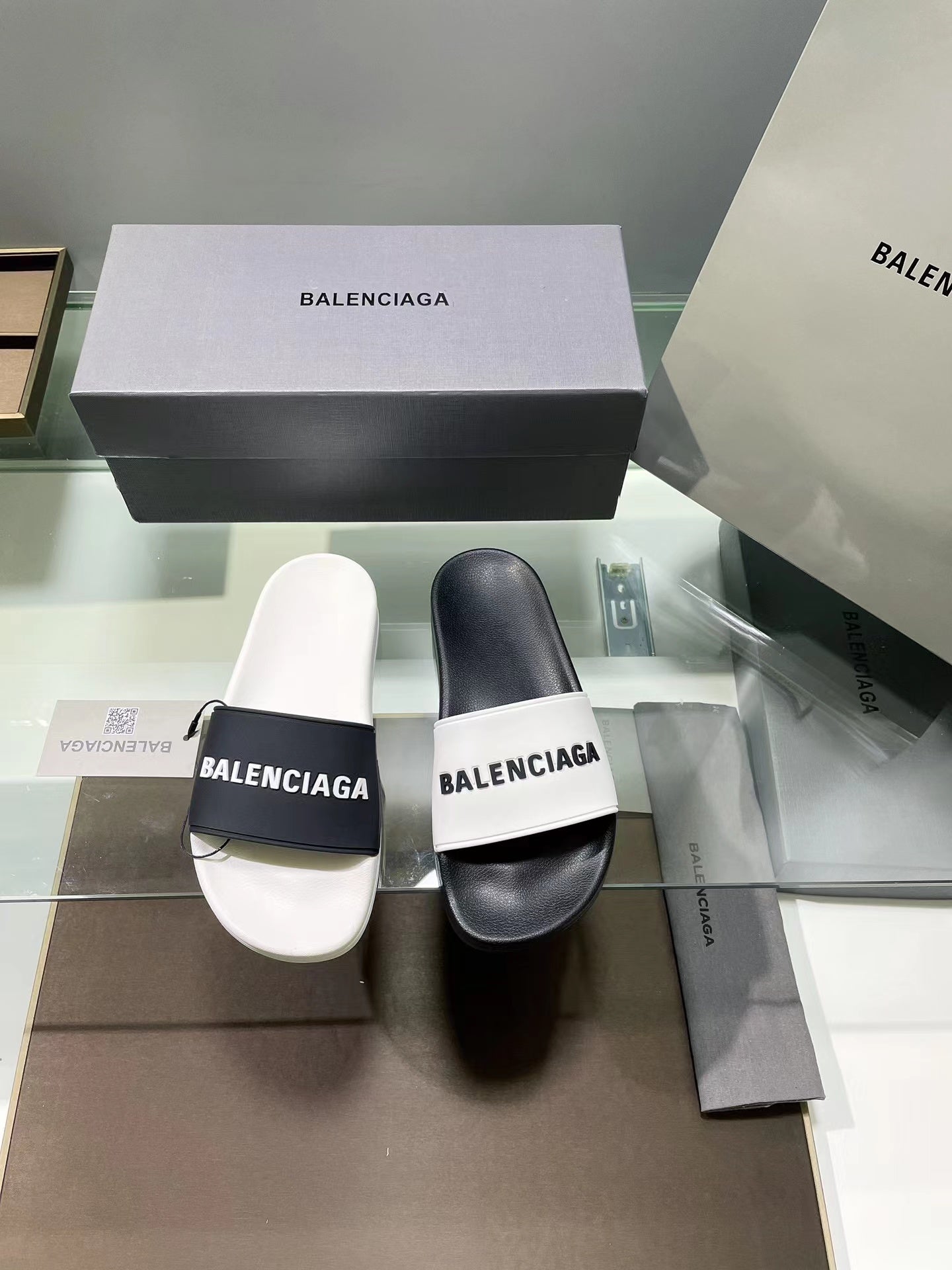 balenciaga slides box