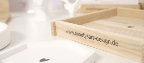 Schmucktablette aus Holz mit Beautysart Design Logo