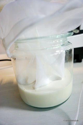 Cashewmilch-Nussmilchbeutel-großes-Glas