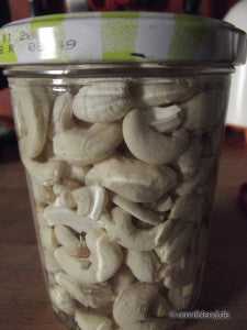 Cashews eingeweicht im Glas