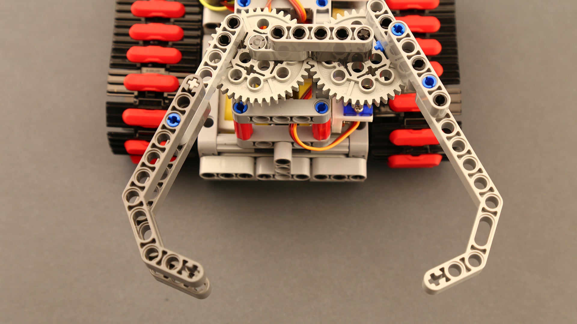 General view of LEGO®-compatible gripper mechanism