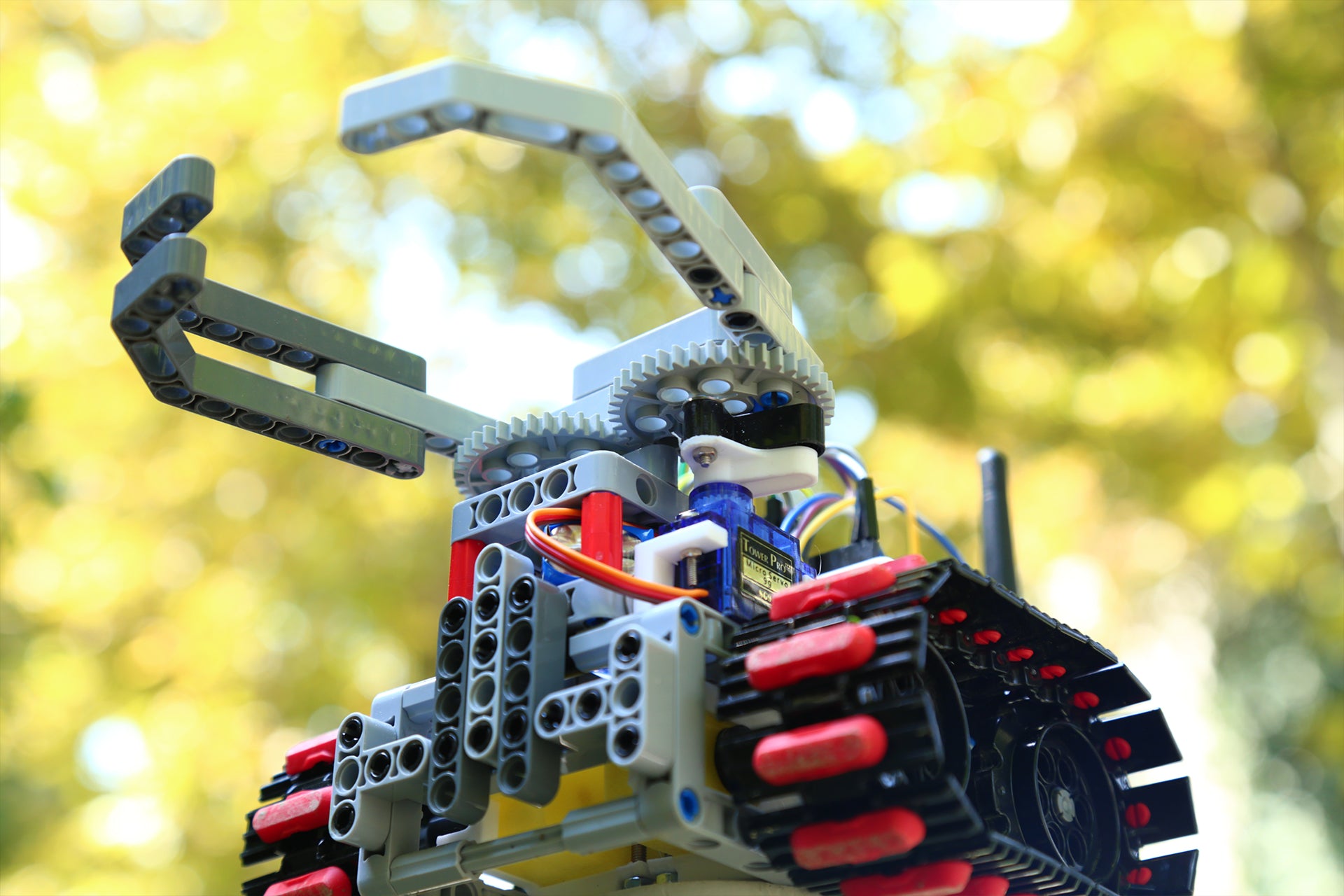 Build LEGO®-compatible Rescue Robot for kids