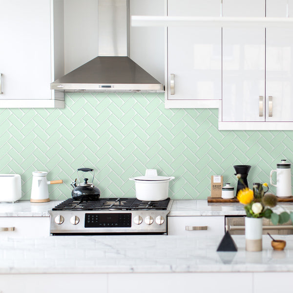 Dickere Backsplash-Fliese mit Fischgrätenmuster in Aqua/Grün zum Abziehen und Aufkleben für die Wanddekoration in der Küche