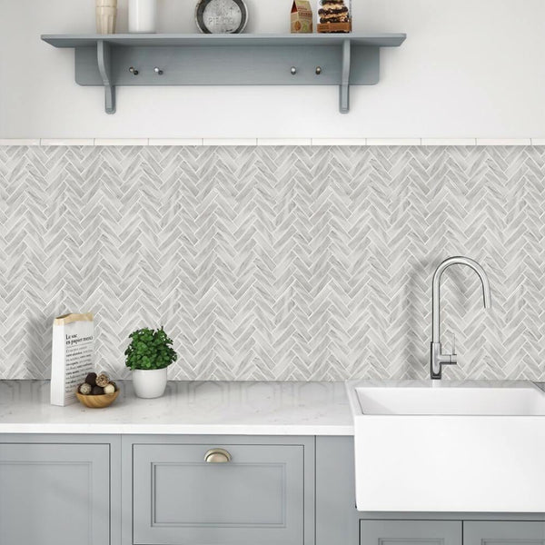 Gray_Marble_Thicker_Herringbone_Peel_and_Stick_Backsplash_Tile_Scene4-12_x+12_+Wasserdicht+Fischgrätenmuster+Selbst+klebende+Wandfliese,+Vinyl+3D+abnehmbare+dekorative+Fliese+für+Küche,+Badezimmer,+Wohnzimmer,+B