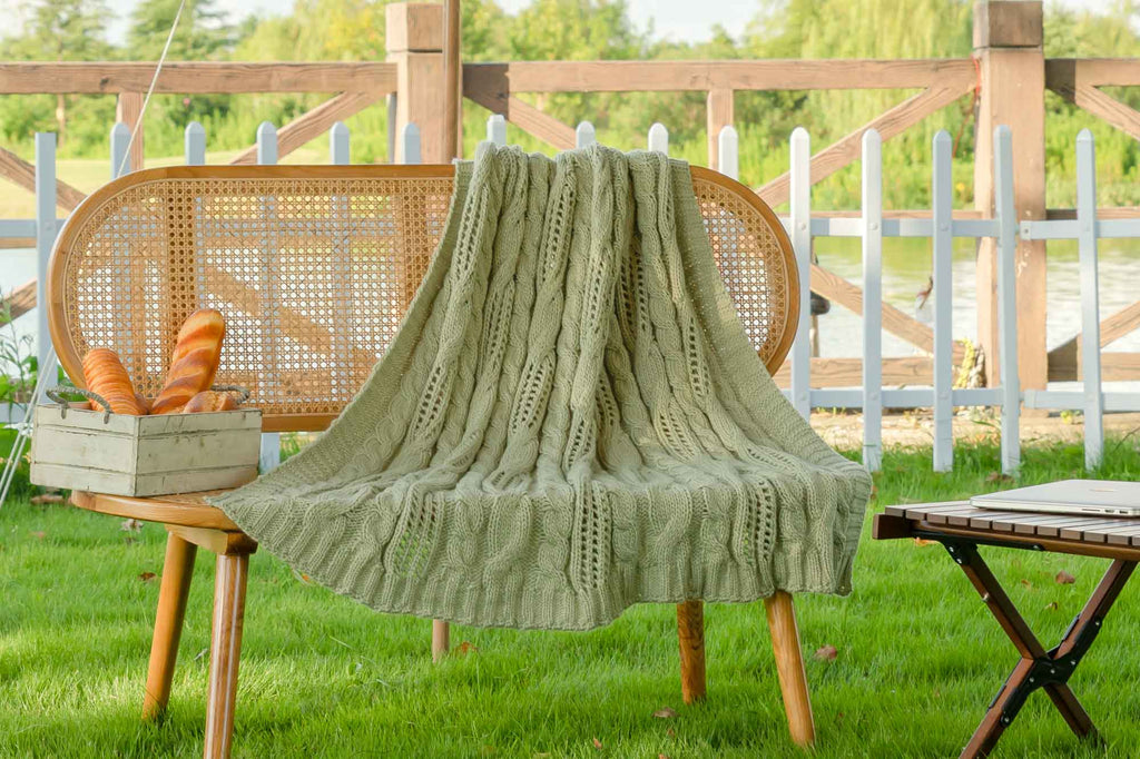 Luxurious Feather Yarn Throw - Beautiful Feather Yarn Blanket