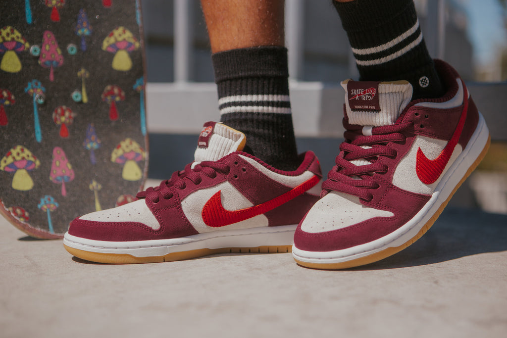 nike sb skate like a girl dunk low quickstrike