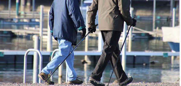 Die Gummipuffer richtig auf den Nordic Walking Stock setzen