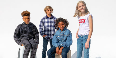 foto di bambini vestiti Levis