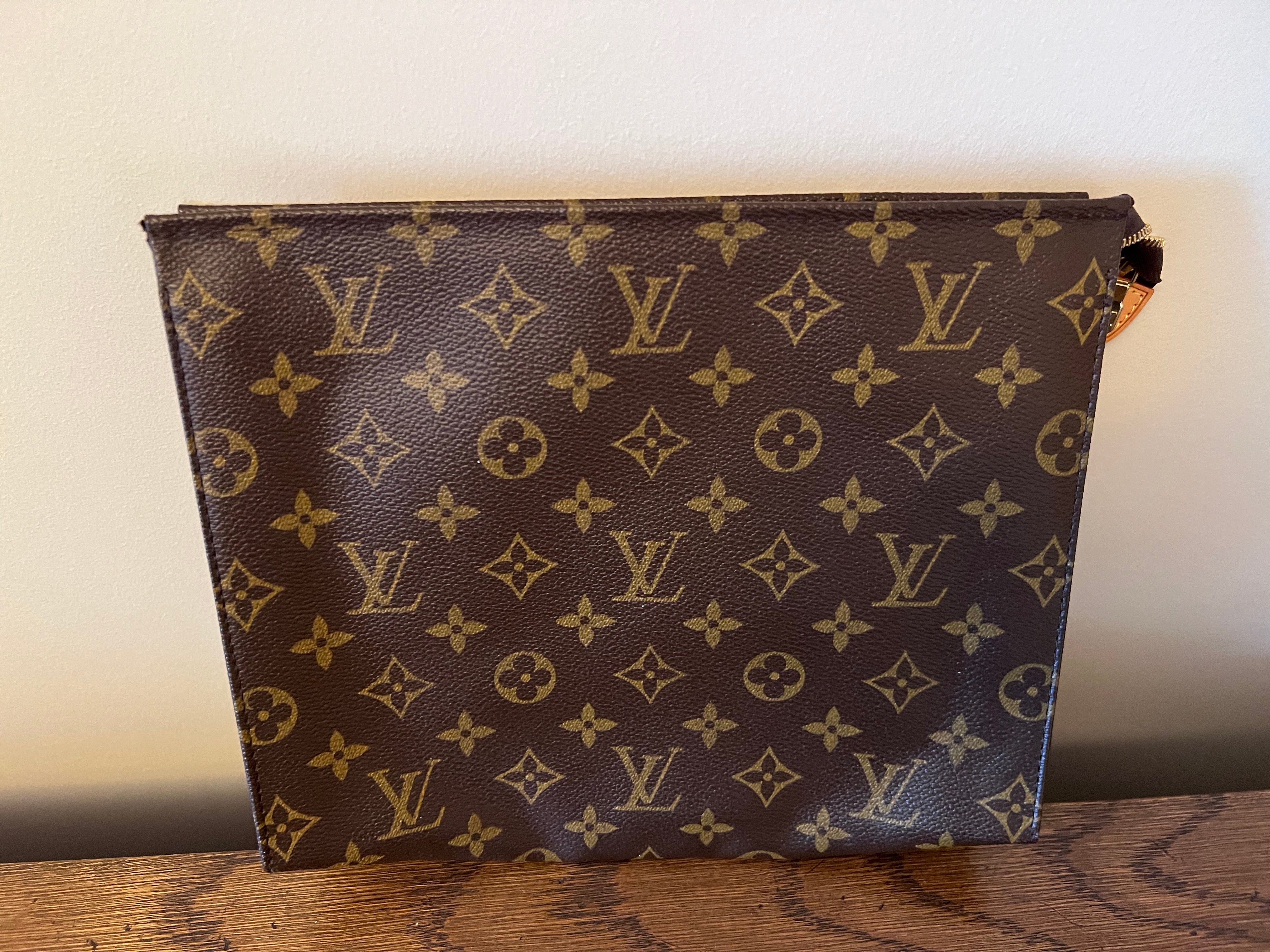 LOUIS VUITTON Monogram Toiletry Pouch 26 1177913