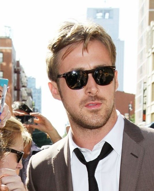 The sunglasses Ryan Gosling in The Nice Guys
