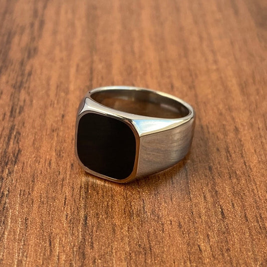 BLACK SQUARE CUT RING