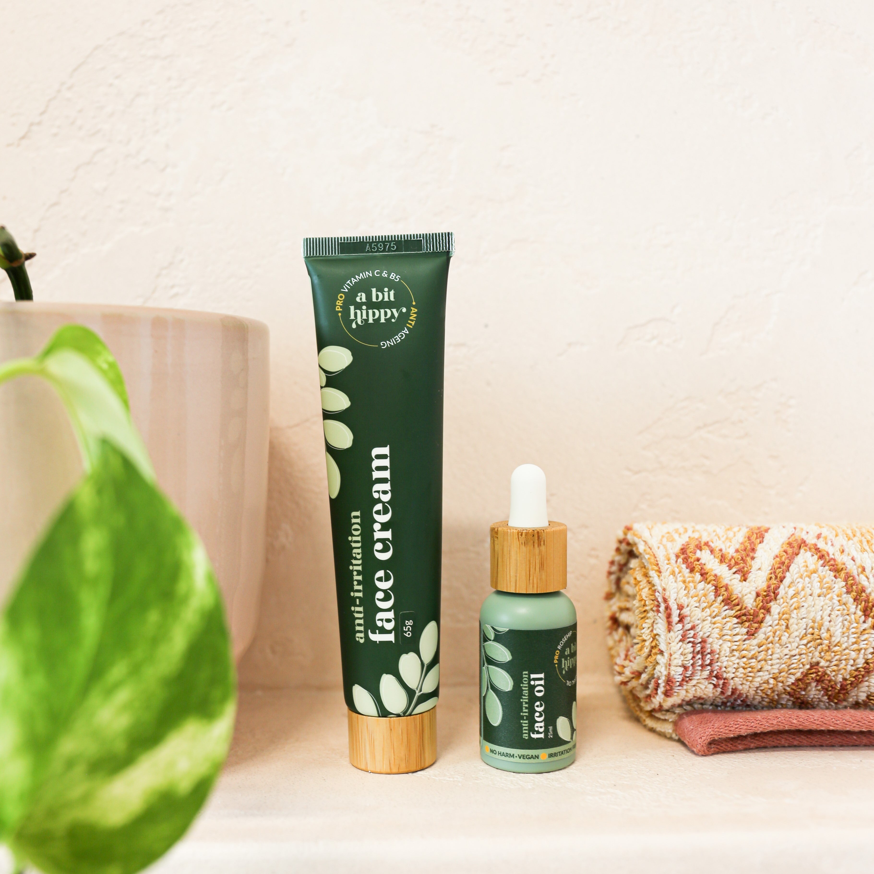 A bit Hippy Face Cream and Face Oil standing together on a peach lifestyle background.
