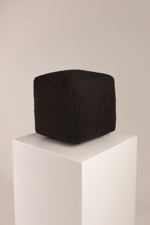 The CUBE scatter in black boucle