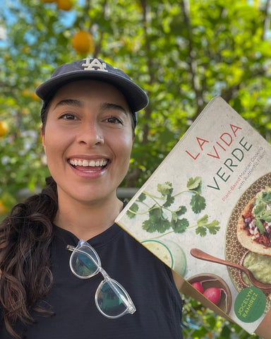 Jocelyn Ramirez posing with her book, La Vida Verde