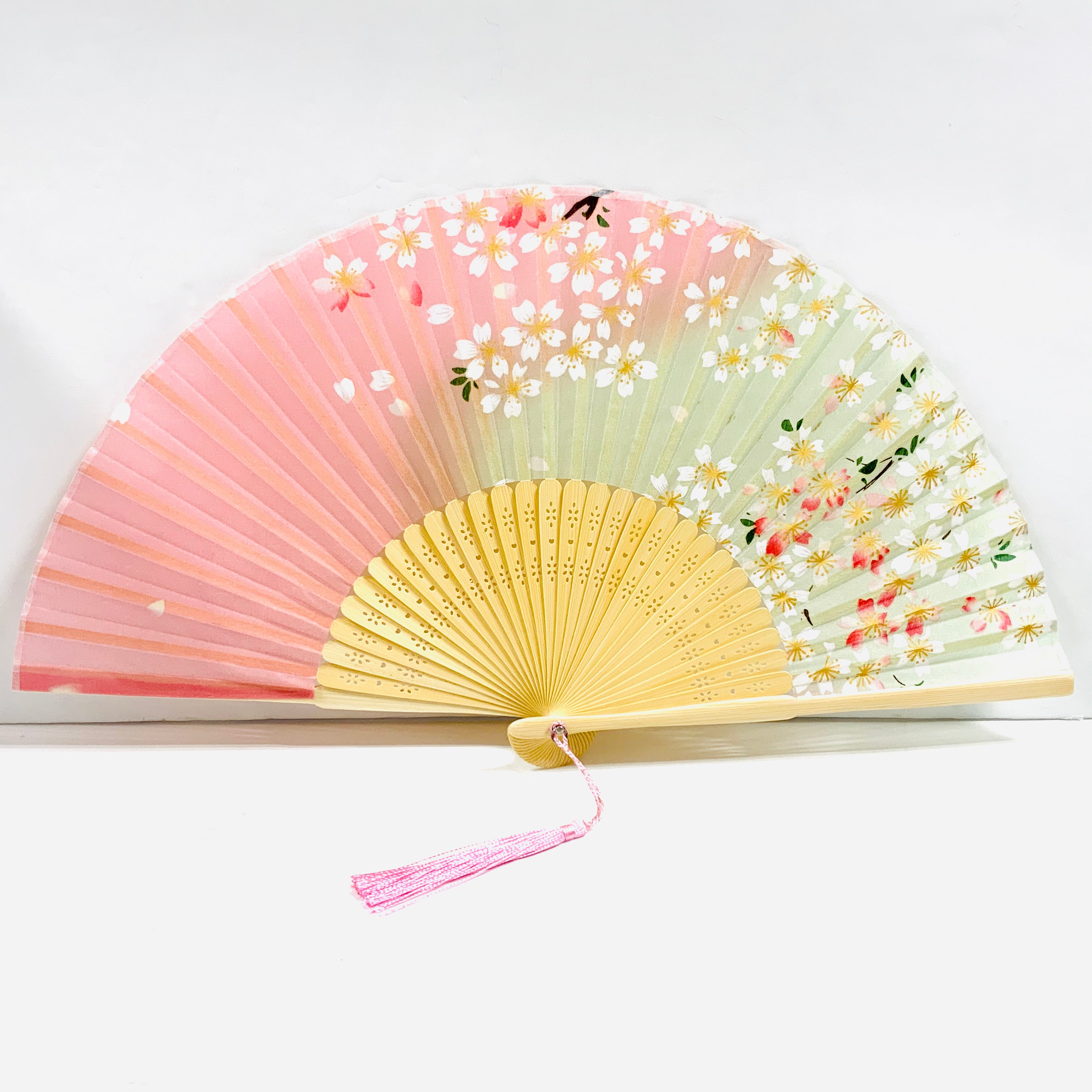 扇子 シルク 桜 花びら 日本 お土産 人気 hand fan folding fan | 外国人 