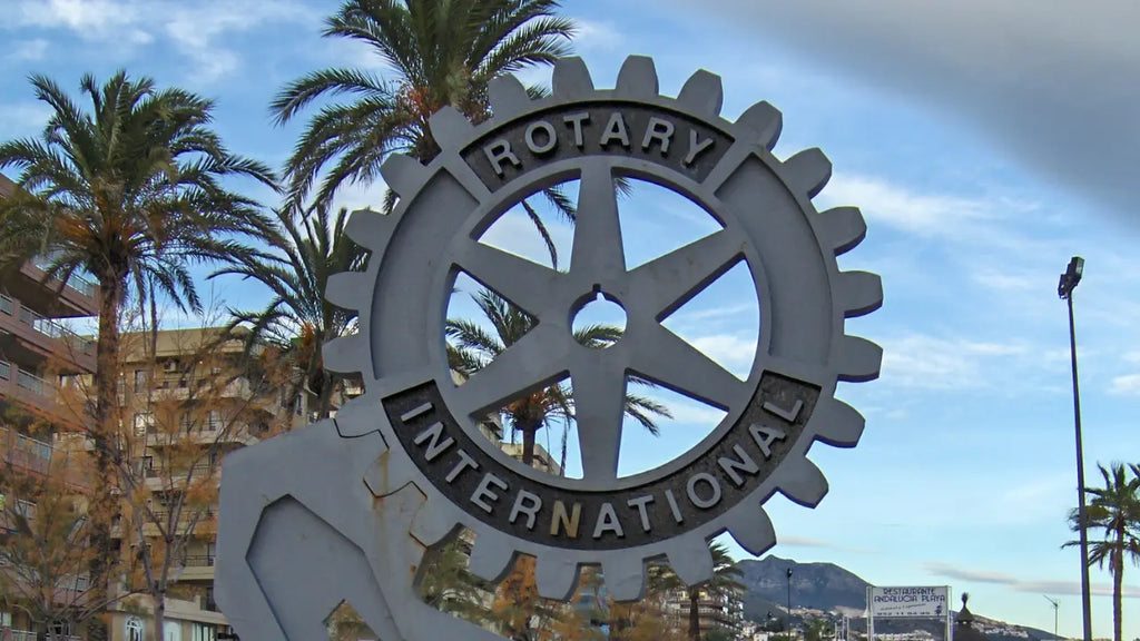 Statue métallique du Rotary International