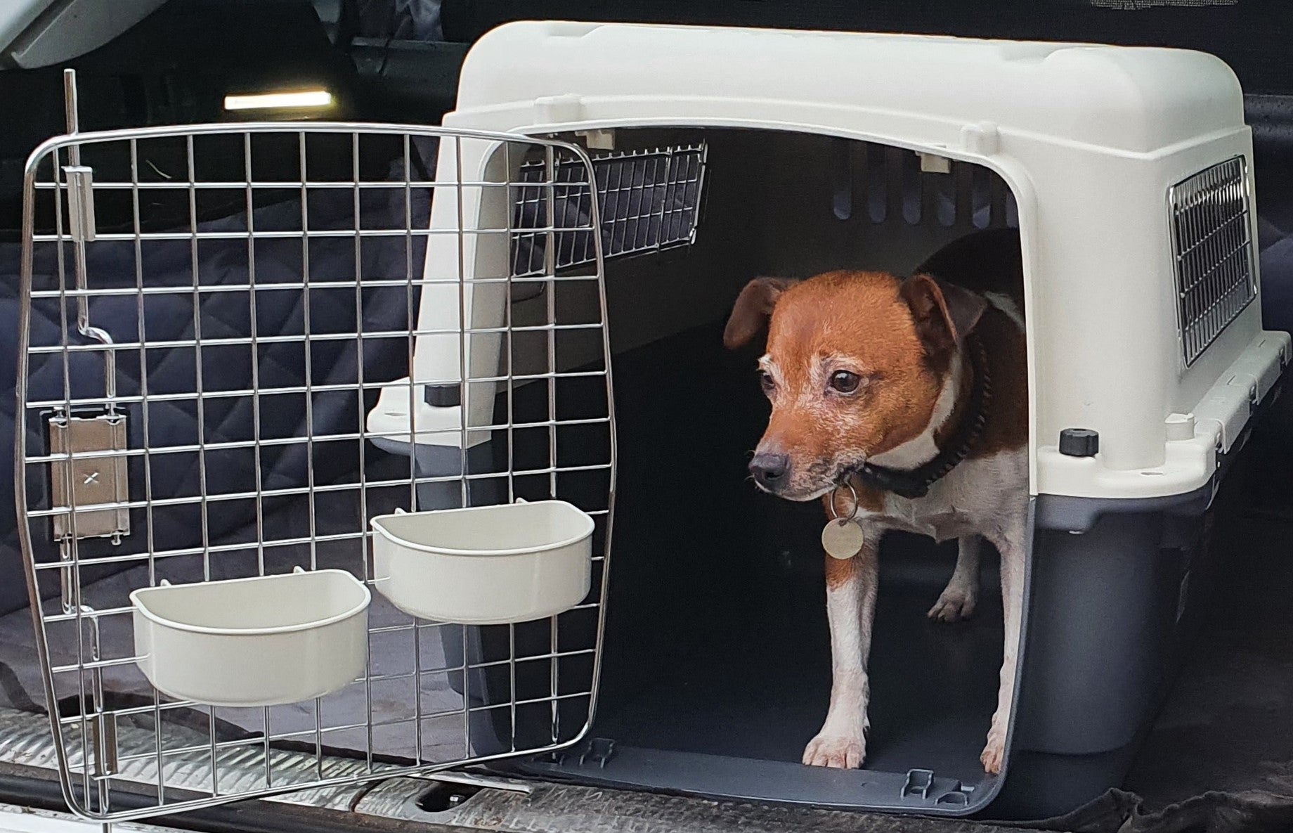 Image of Henry Wag Air Dog Kennel - Black/Cream - Medium