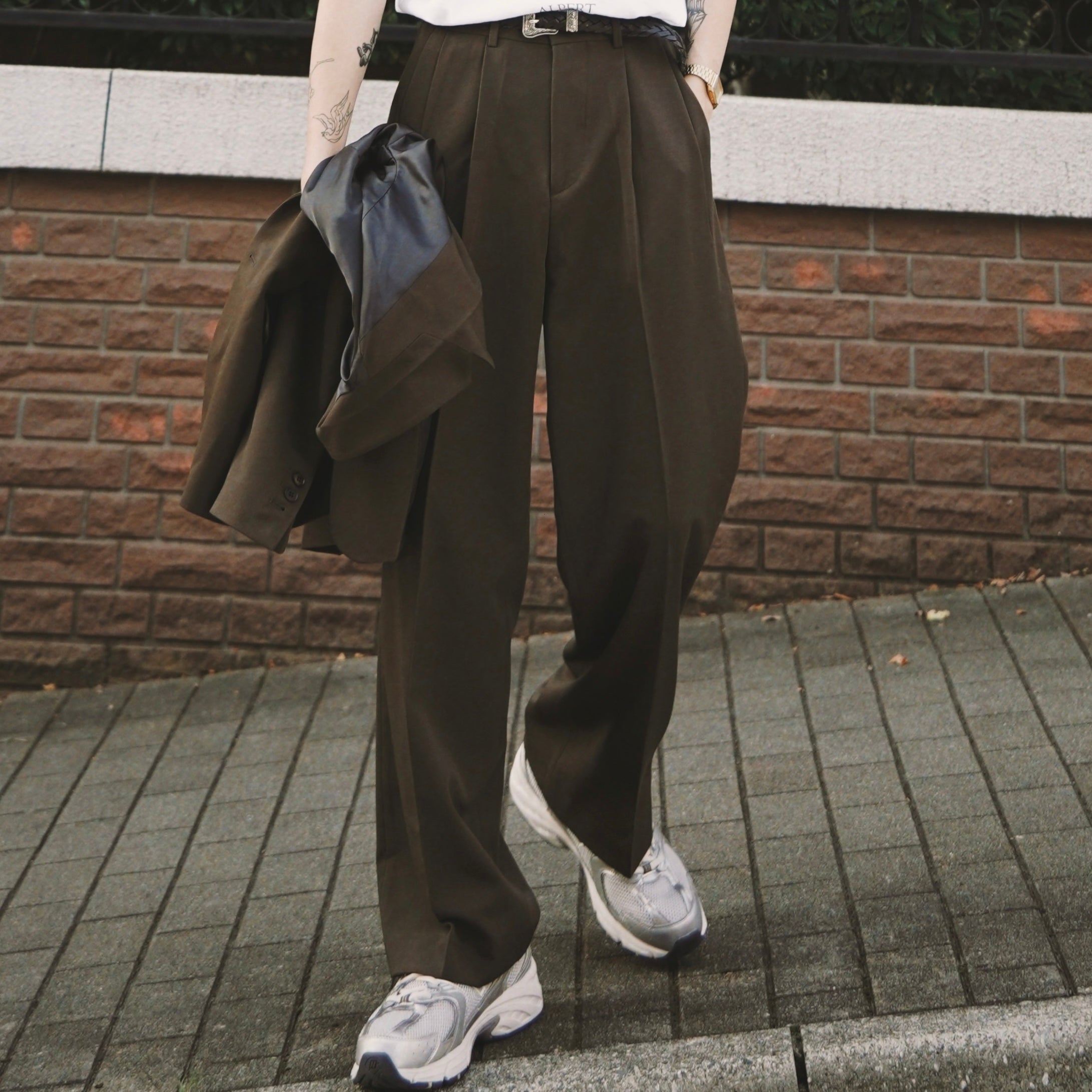 特価再入荷 SUNSEA - yoke 1 tuck wide trousers beijeの通販 by