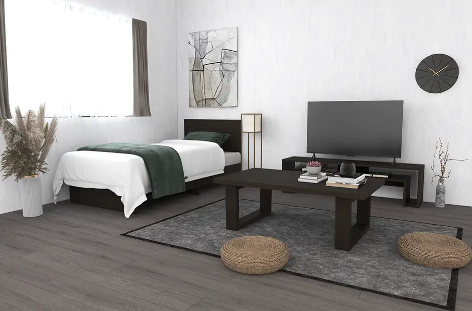 ダークブラウンと直線的なデザインの家具でモダンな印象の部屋