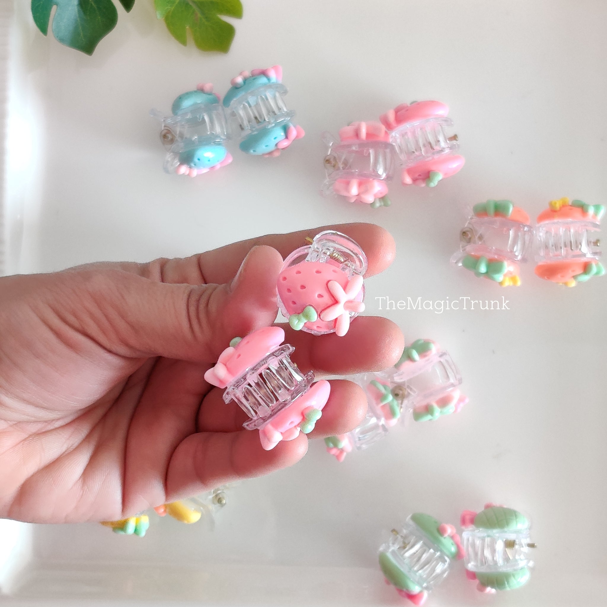 Strawberry Mini Clutcher set ( 6 pc ) – The Magic Trunk