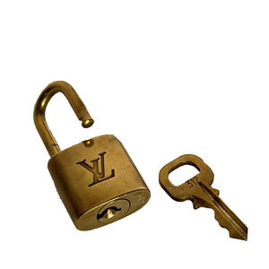 LOUIS VUITTON Lock/Key with Chain – THE LUXE ARCHIVE
