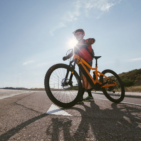 orandzinis Elektrinis dviratis saule vyras
