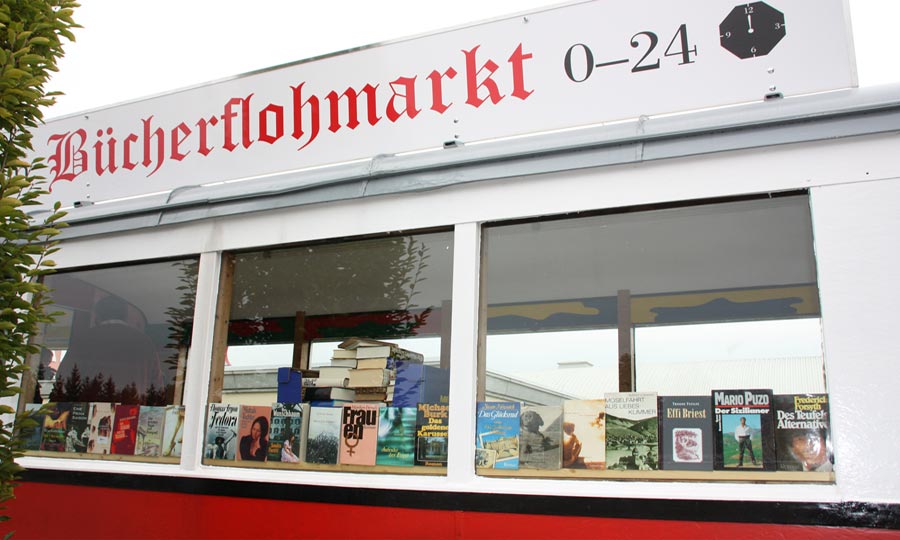 Bücherflohmarkt in der Straßenbahn