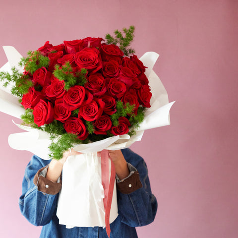 Valentine’s Day Red Rose Flower Bouquet