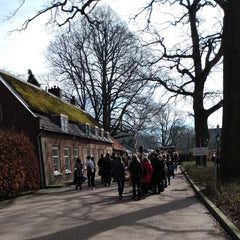 Rij voor de ingang van de Moestuinbeurs in Beesd