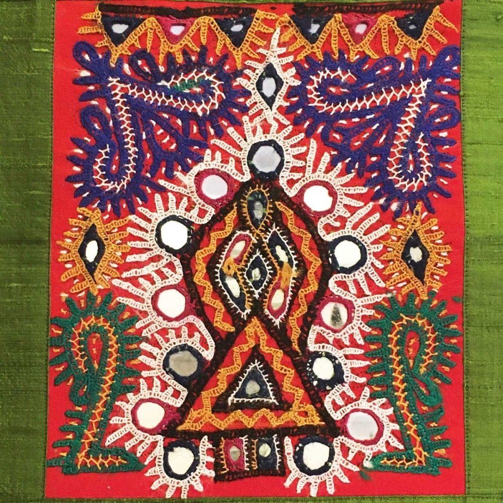 Kutchi Design - Buy Beautiful Kutchi Embroidery Textiles Online in India l  iTokri आई.टोकरी