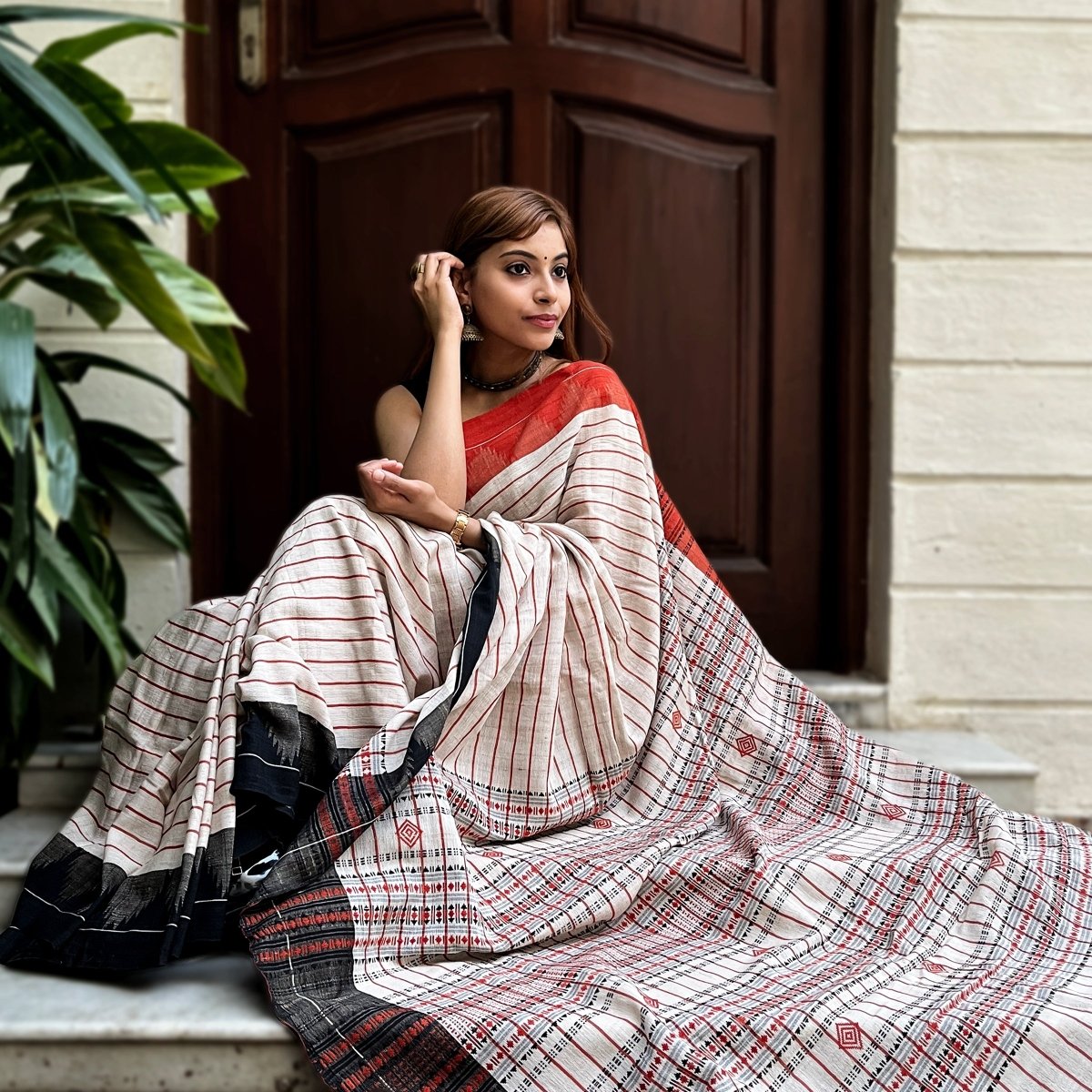 Handloom Pure Cotton Checks Saree in White and Black With Blouse Piece