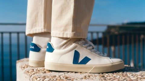 Veja 10 Snekaers for couples to match