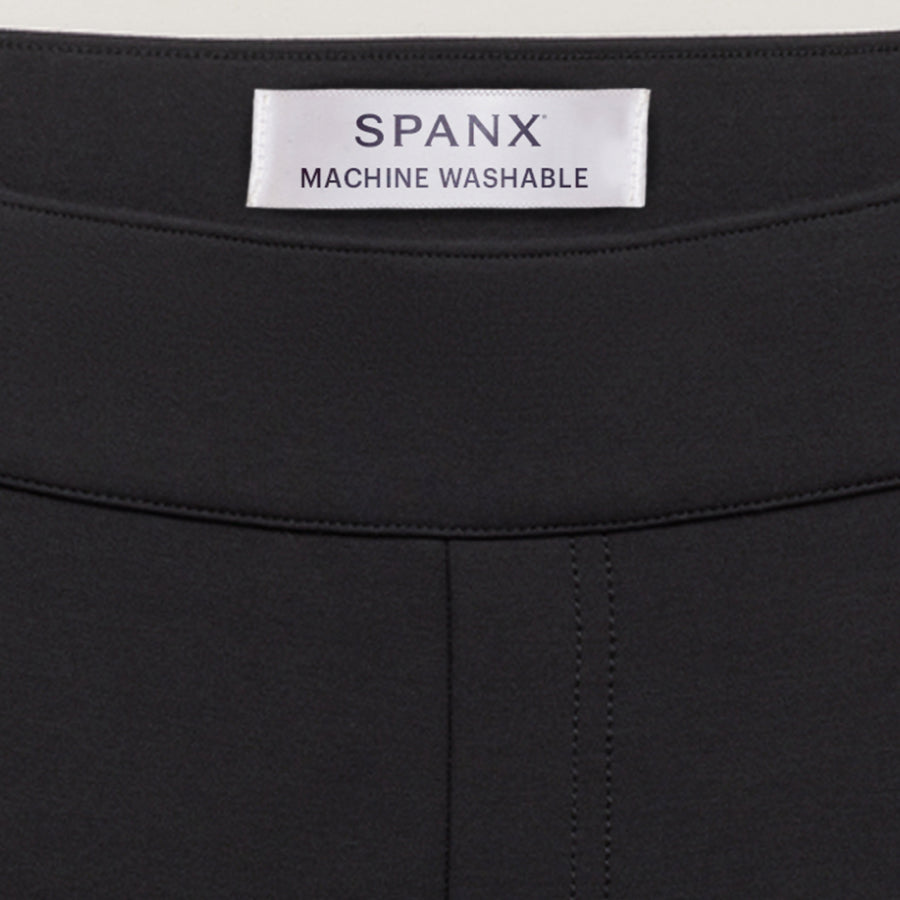 Slim Spanx Sign Freestanding Branding – Fixtures Close Up