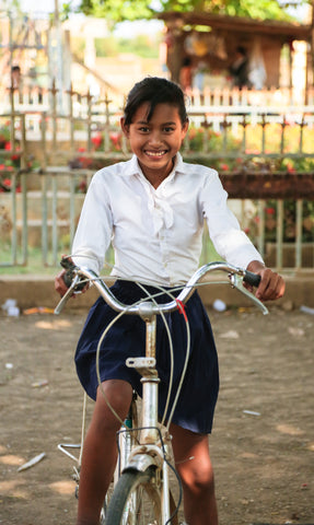 Un Enfant par la Main x Plume et Petit Vélo