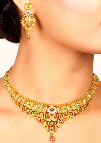 <img src="deshibesh.com" alt="Jewelry Ideas to Make Saree More Stunning">