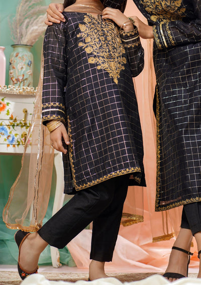 Buy Pakistani latest dress design 2018 of women in US – Nameera by Farooq