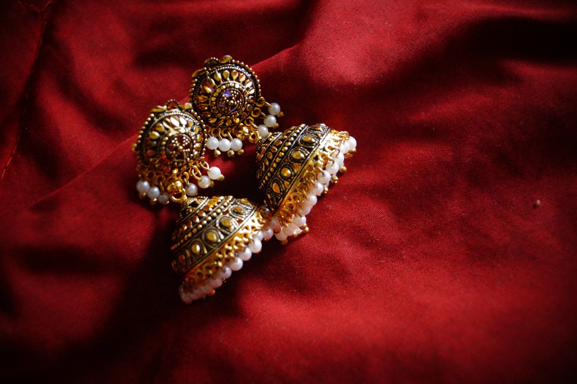 Variegated materials, including crystals and gold, meticulous craftsmanship, and sacred motifs —especially mandalas or lotus flowers — in jewelry are believed to amplify spiritual energy and personal intention; thus, they are sought after everywhere.