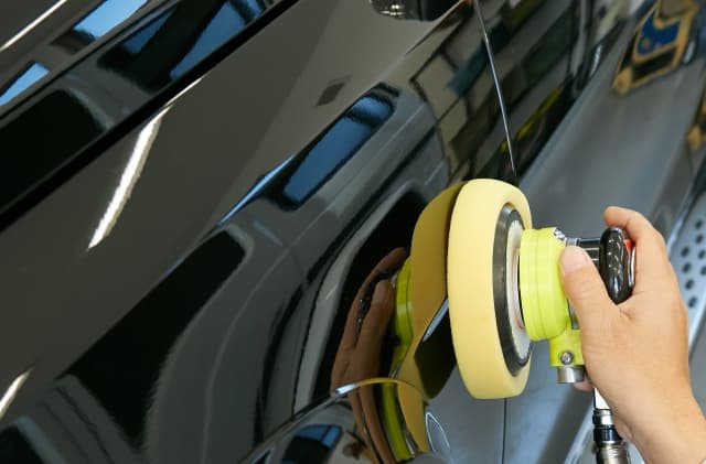 車体の磨き上げ