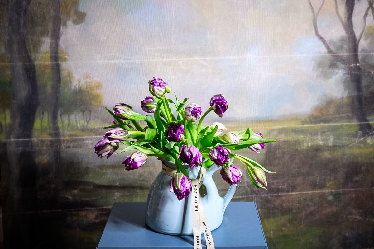 Jarra con tulipanes – Hilda Bloom