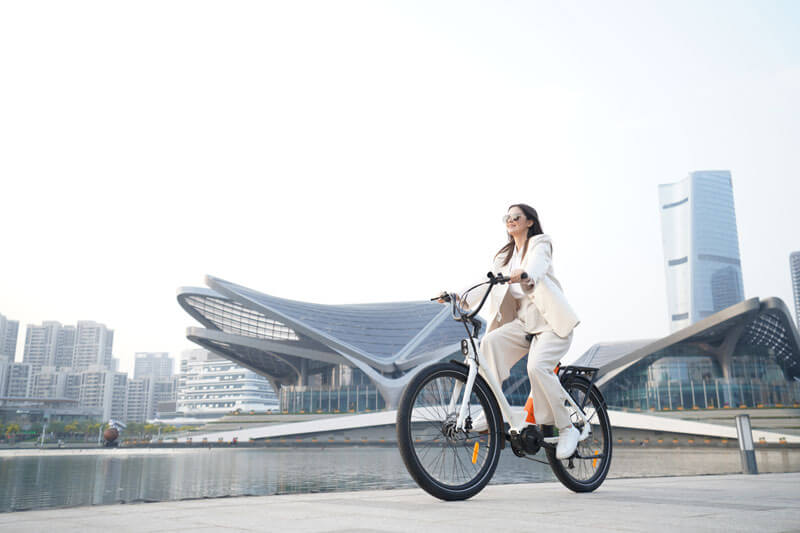 a woman riding an engwe p275 st commuter bike