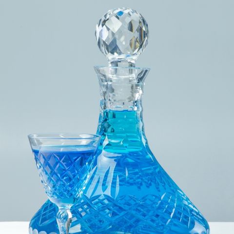 glass decanter with lid