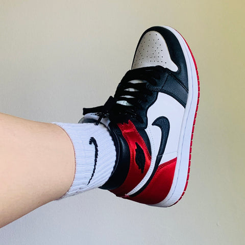 Jordan 1 Satin Black Toe close up picture @charlottewhybrow