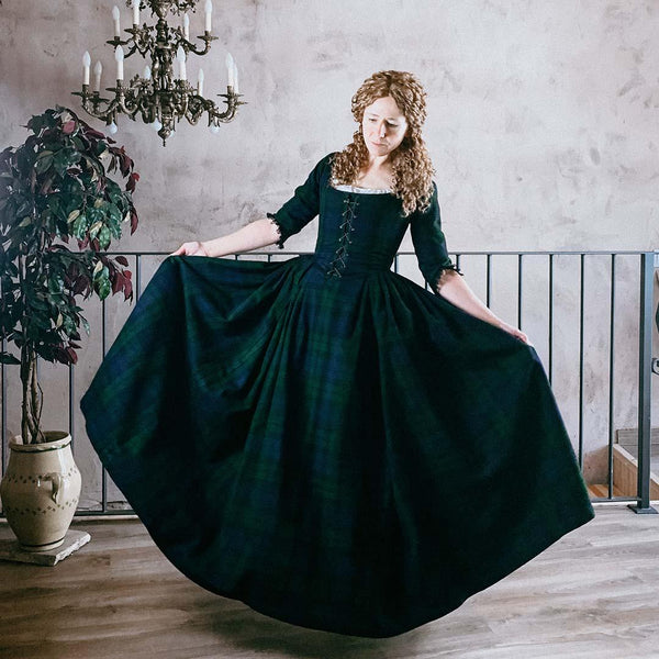 Louise, robe du XVIIIe siècle en tartan Blackwatch