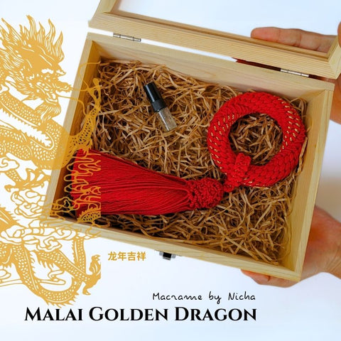 4 - Malai Golden Dragon - พวงมาลัยมังกรทอง - ตรุษจีน 2024 -  Chinese New Year 2024 - Macrame by Nicha - Wooden Box