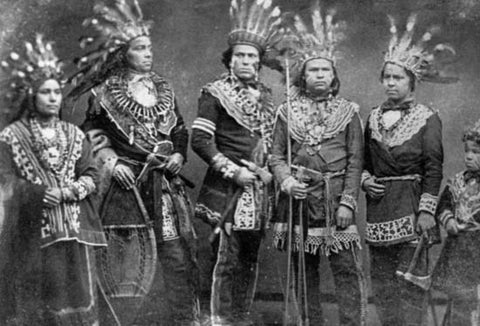 Ojibwe Men - Dreamcatcher History  - ประวัติ ตาข่ายดักฝัน-  Macrame by Nicha