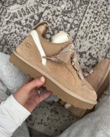 Ugg lowmel lace up trainer in hand