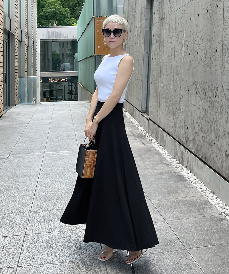 Basic knit flared skirt